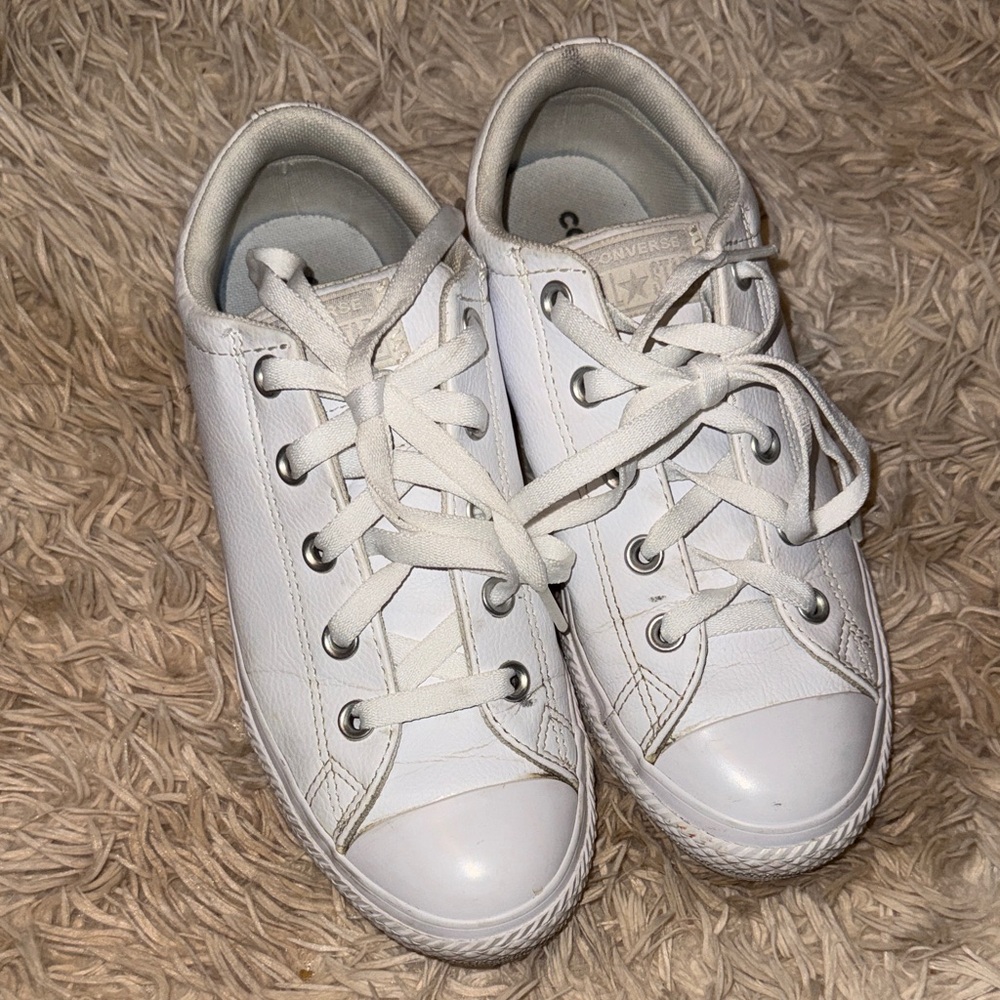Converse Chuck Taylor All Star Leather - Men’s 4/Women’s 6